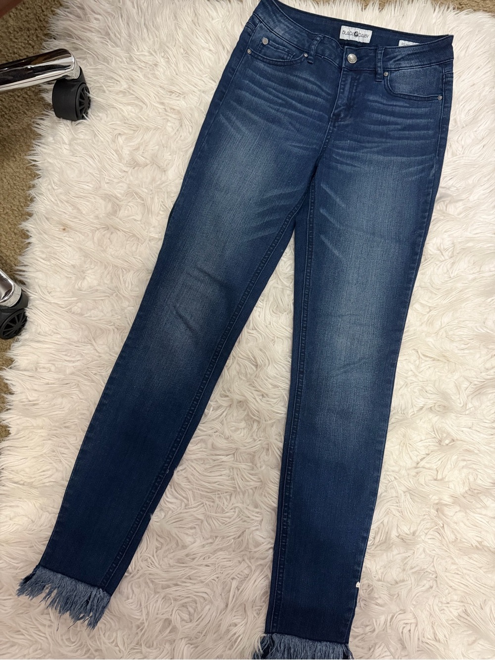 Black Daisy Women’s Jeans Size 3/26 Dark Wash Skinny Jeans Fringe Raw Hem
